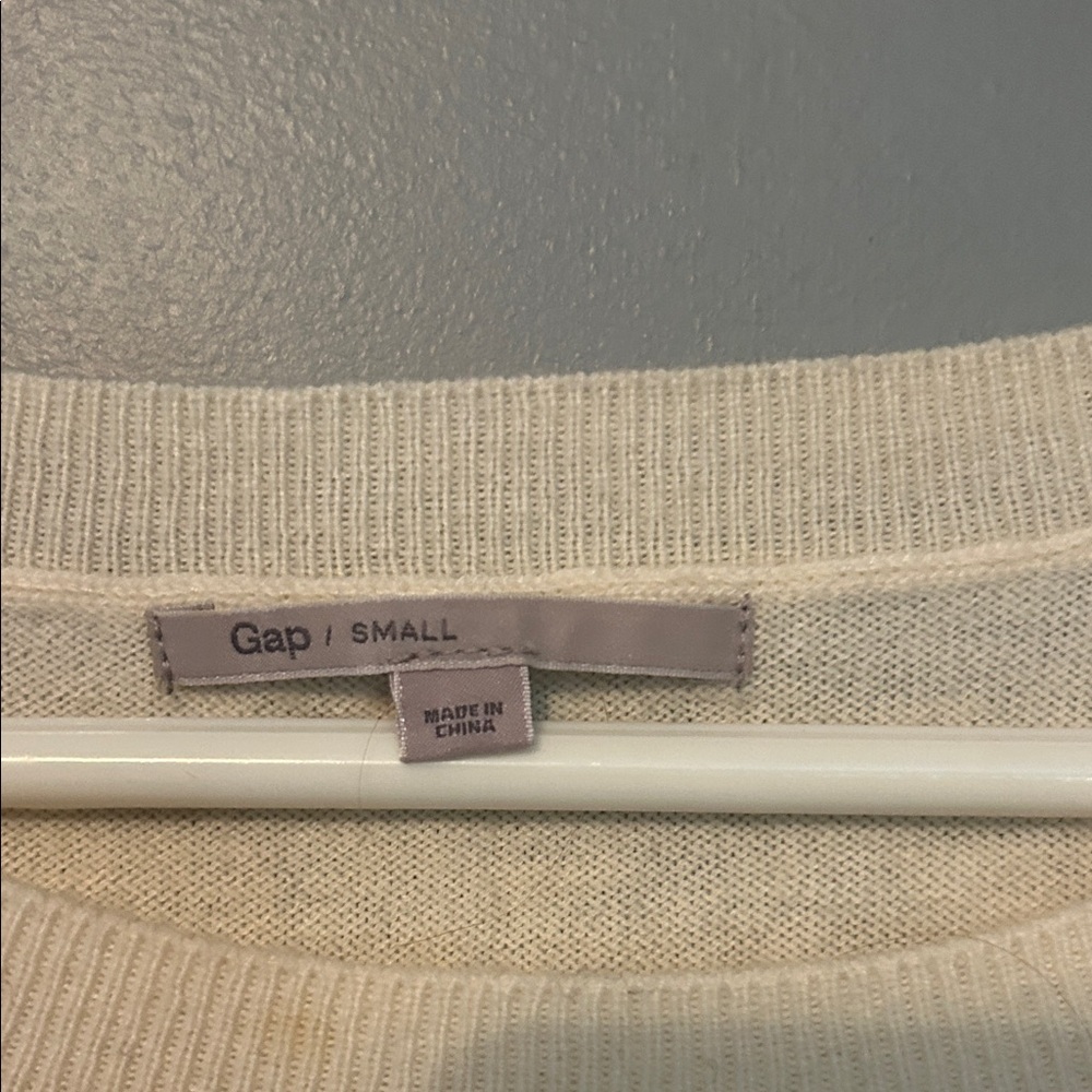 GAP Cream and Gray Crew Neck Sweater - Picture 3 of 4